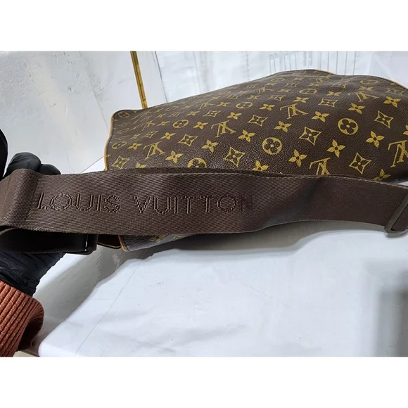 Louis Vuitton LV Monogram Abbesses Messenger Bag Brown - Picture 12 of 15